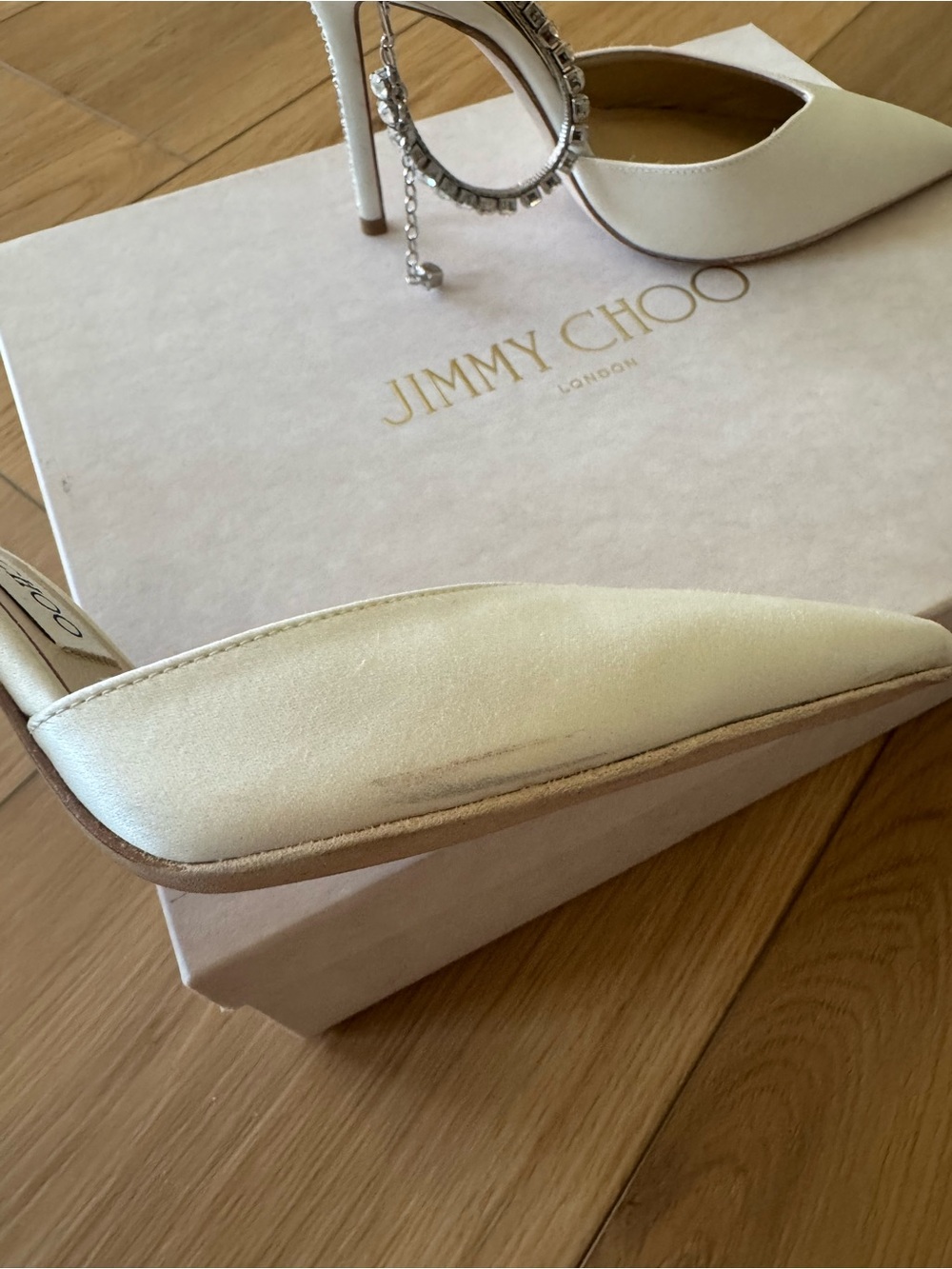 JIMMY CHOO SAEDA 100
Ivory Satin Pumps with Crystal Embellishment (Size EU 37) - Picture 7 of 7